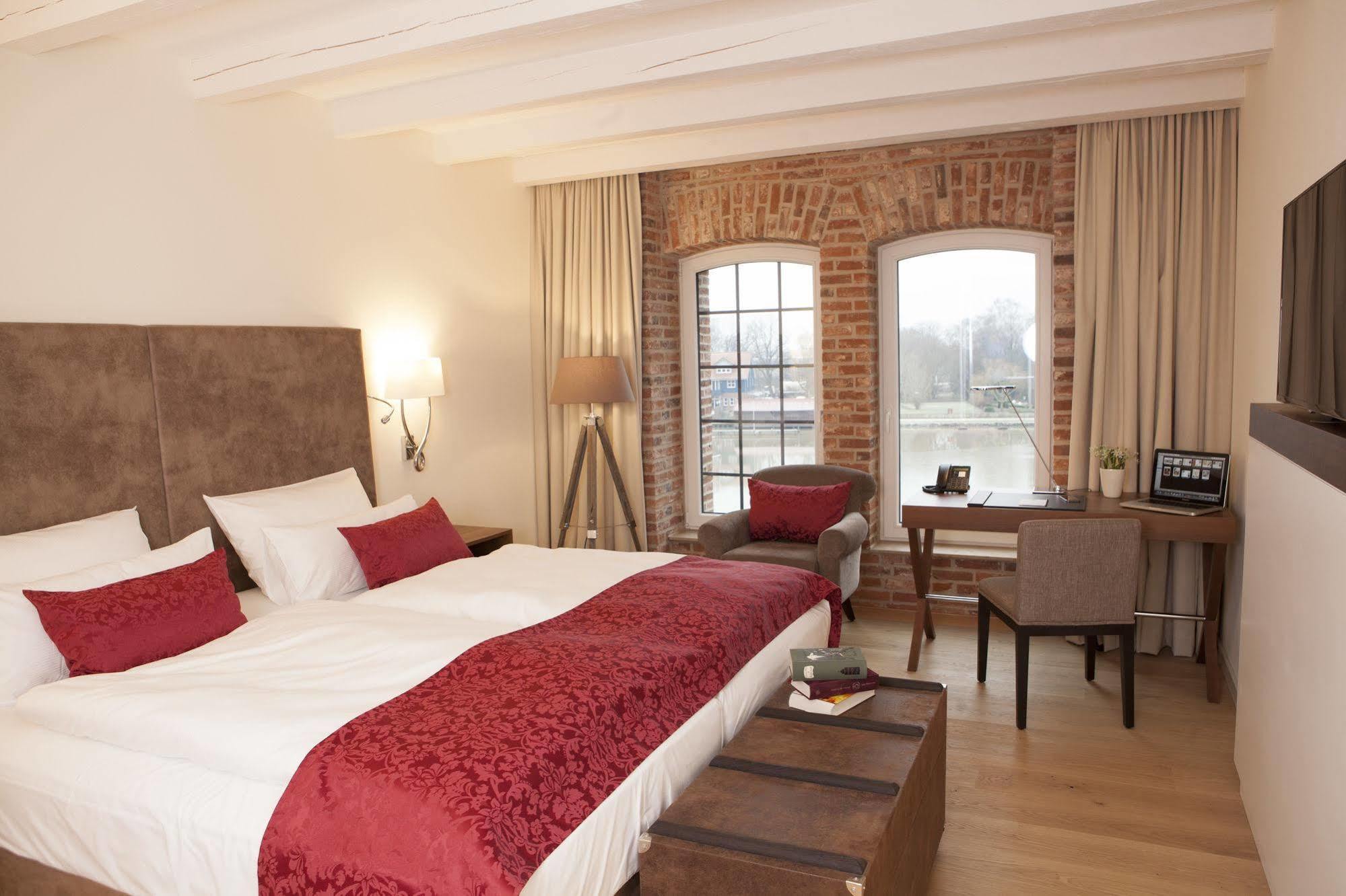Hotel Hafenspeicher Λέερ Εξωτερικό φωτογραφία