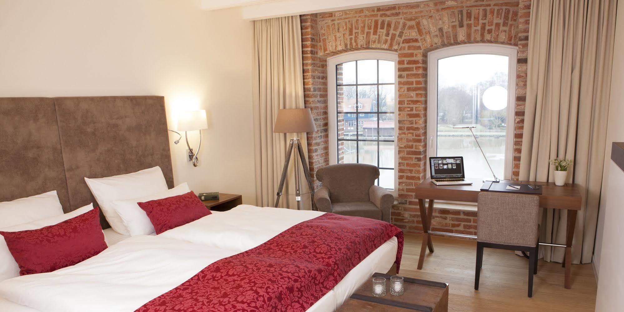 Hotel Hafenspeicher Λέερ Εξωτερικό φωτογραφία
