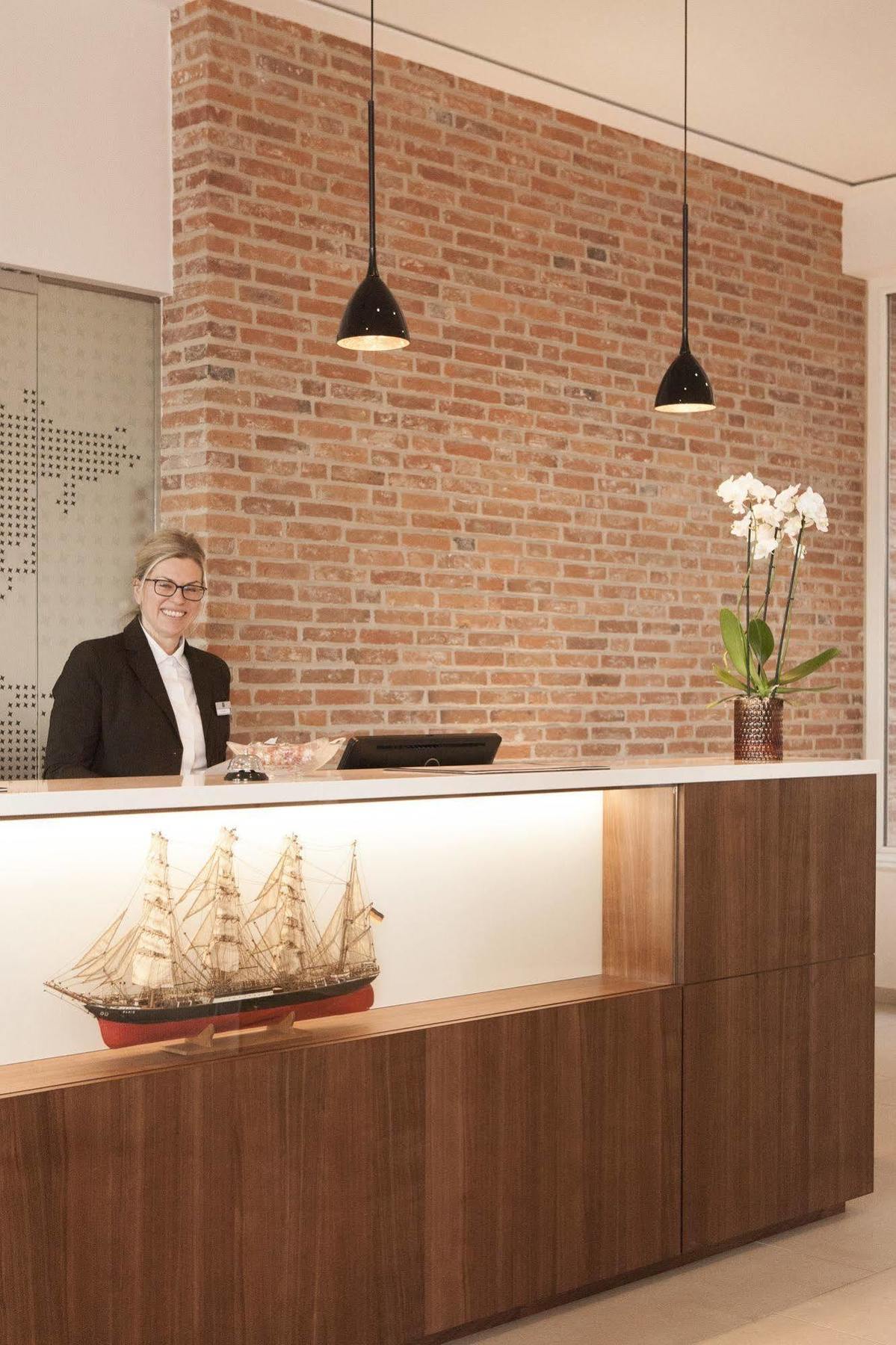 Hotel Hafenspeicher Λέερ Εξωτερικό φωτογραφία